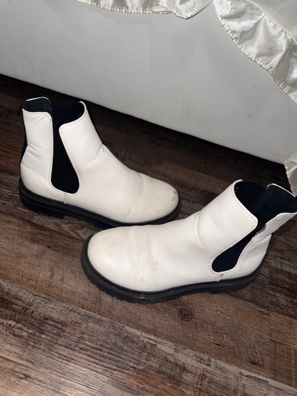 Men's White Chelsea Boots with Black Elastic Panels